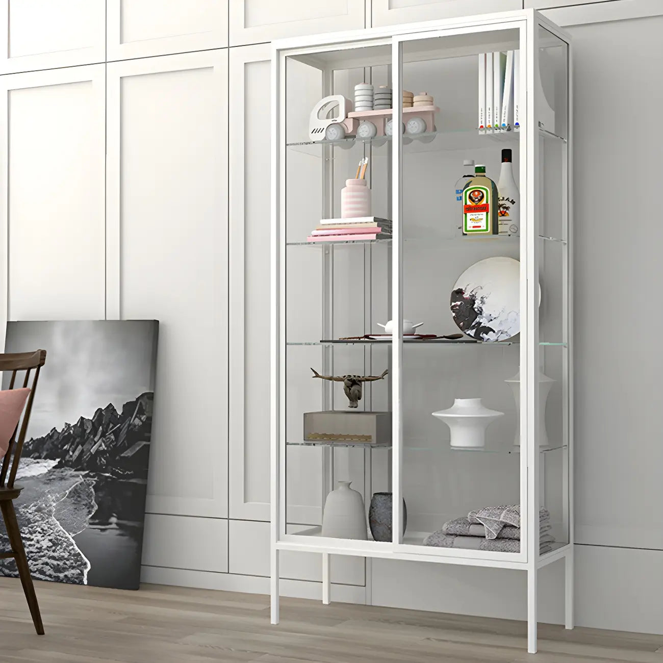 Vitrine à étagères en verre et cadre en métal noir