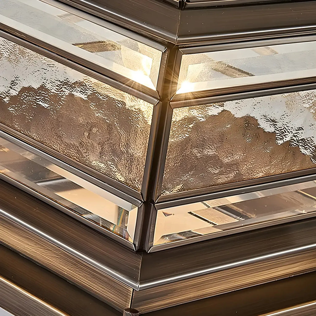 Lampe de poteau câblée en laiton, métal et verre, forme de palais, carrée, en verre et métal.