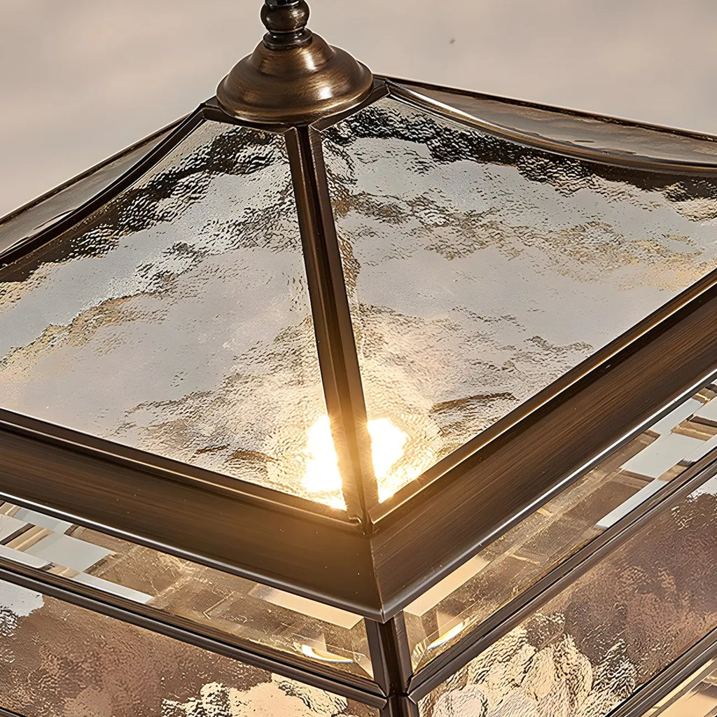 Lampe de poteau câblée en laiton, métal et verre, forme de palais, carrée, en verre et métal.