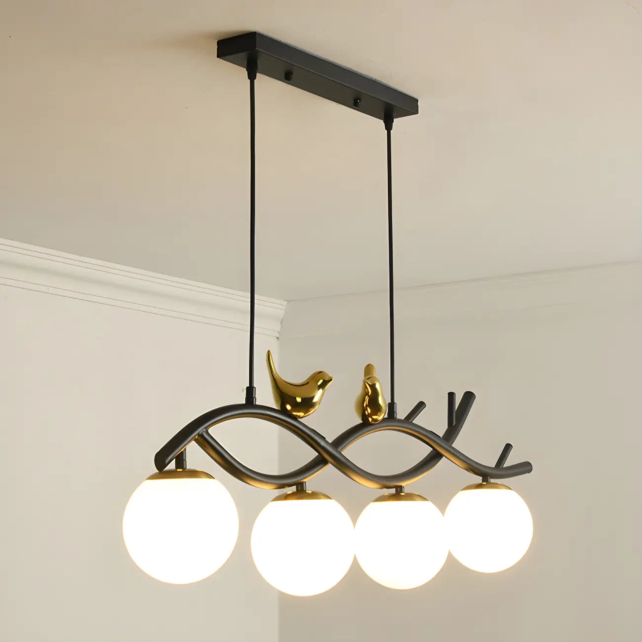 Lampadario a sospensione industriale nero con globo a 4 luci per isola cucina
