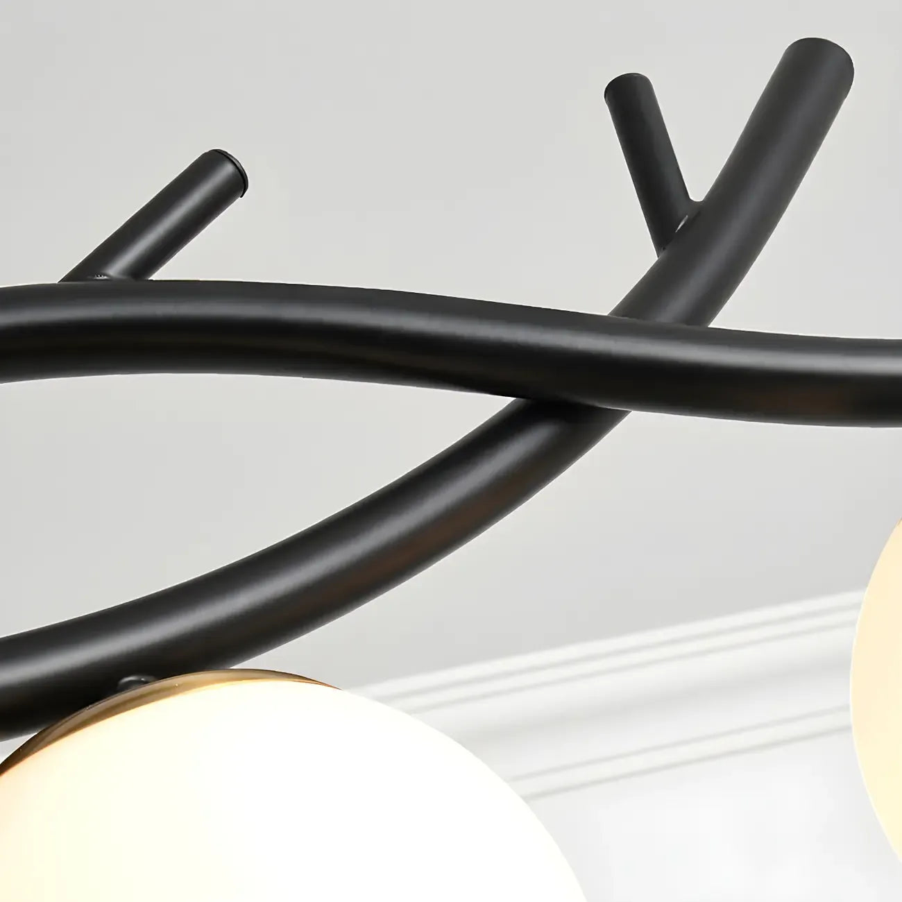 Lampadario a sospensione industriale nero con globo a 4 luci per isola cucina