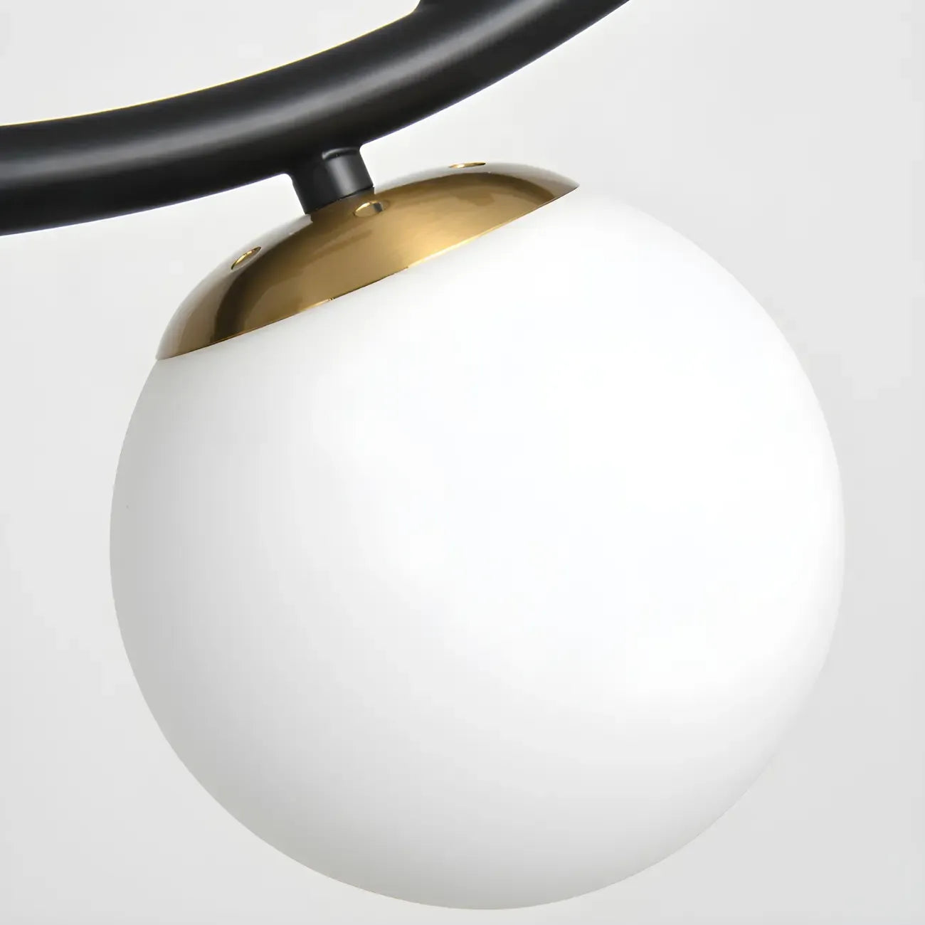 Lampadario a sospensione industriale nero con globo a 4 luci per isola cucina