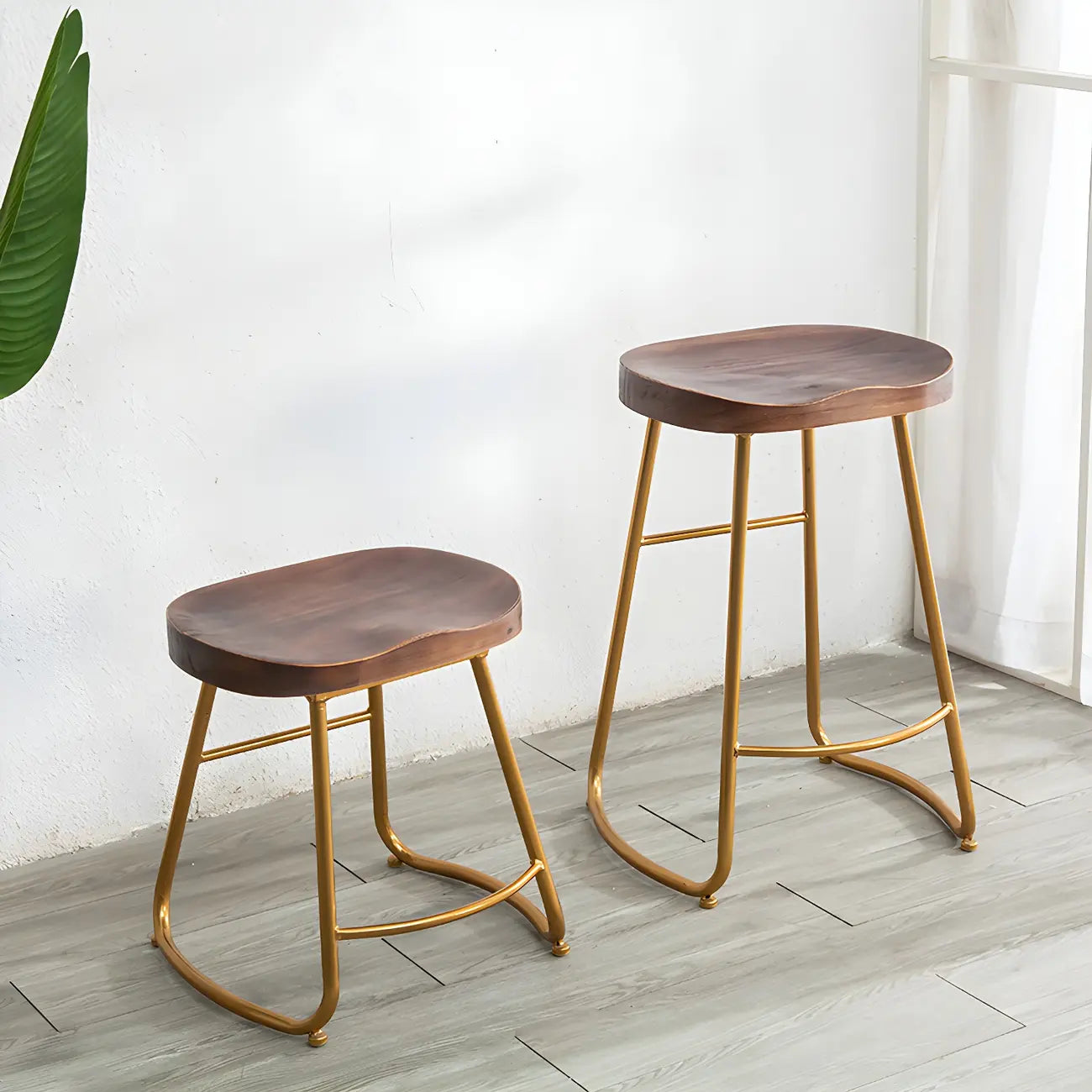 Tabourets de bar glamour confortables en métal et bois, hauteur comptoir