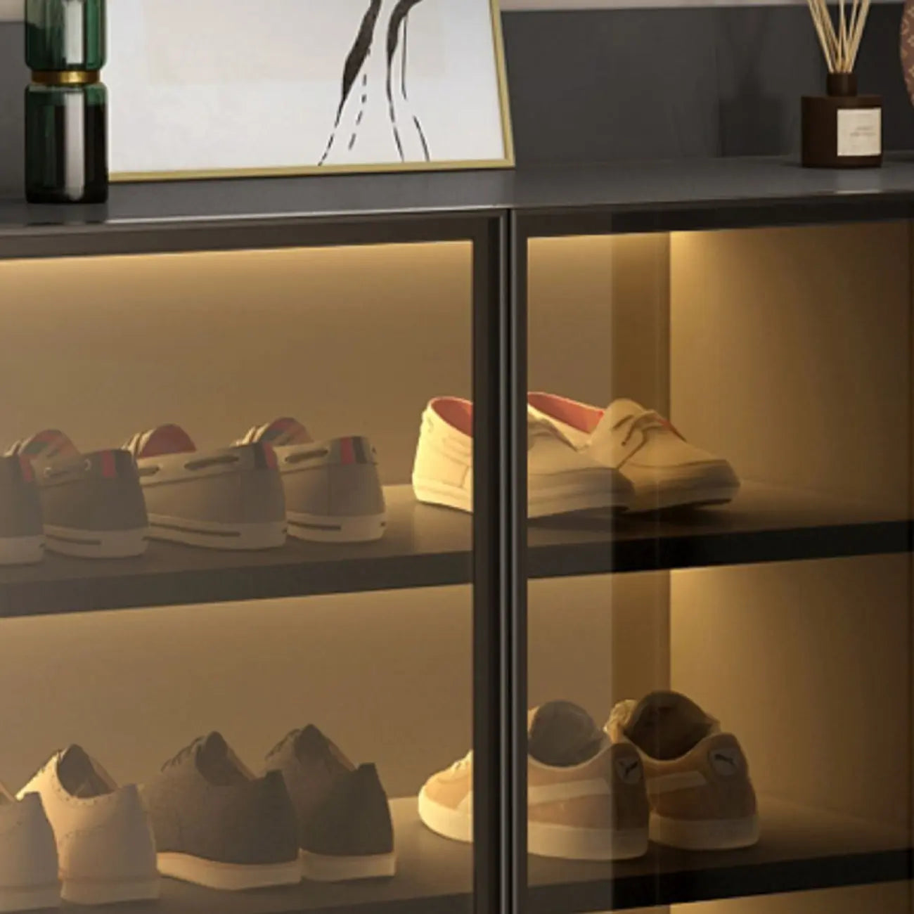Scarpiera con illuminazione a LED, ripiani regolabili e ante trasparenti