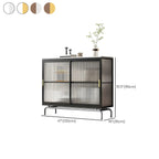 Vitrine à pieds en métal doré avec portes coulissantes en verre