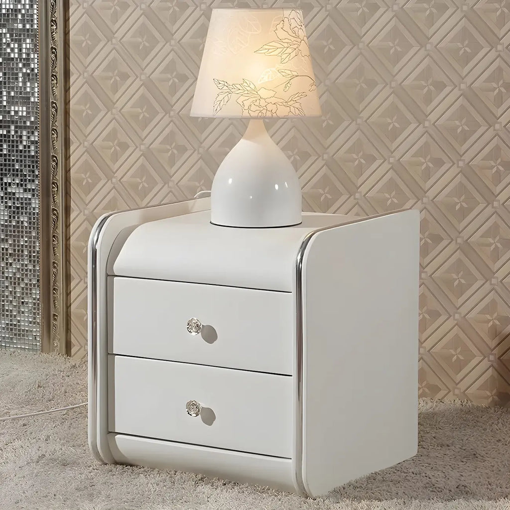 Table de chevet noire luxueuse en bois et cuir brillant, avec 2 tiroirs
