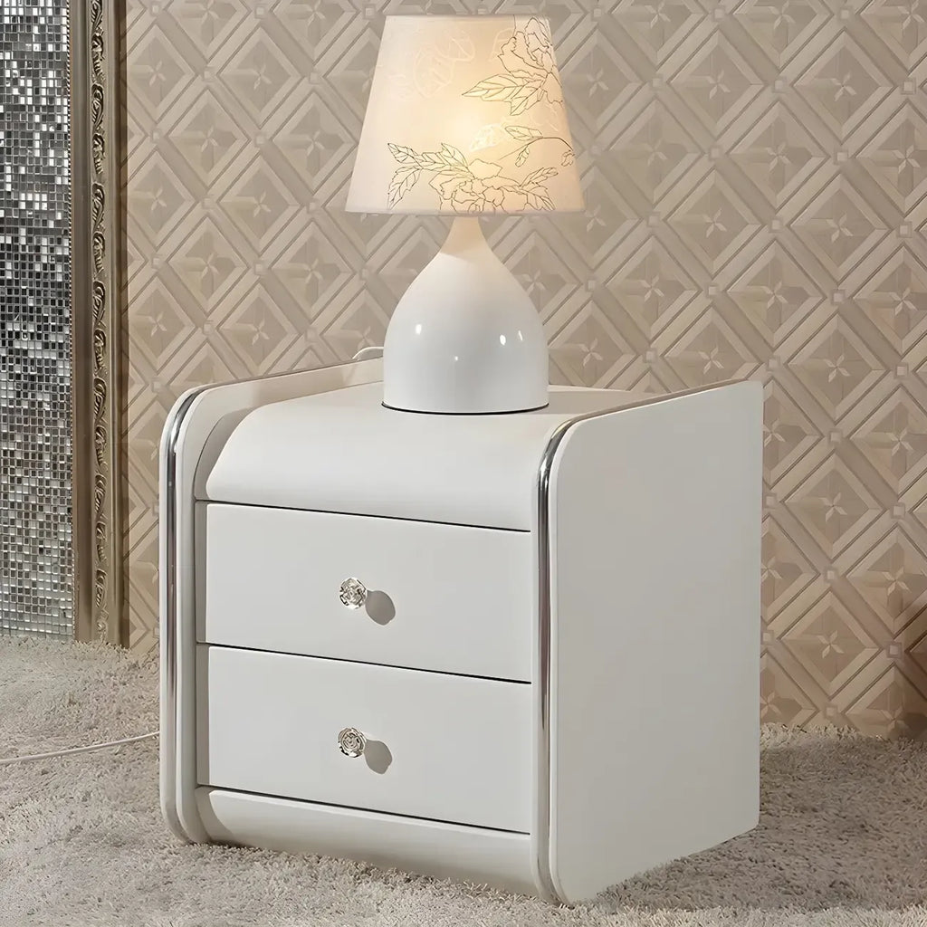 Table de chevet noire luxueuse en bois et cuir brillant, avec 2 tiroirs