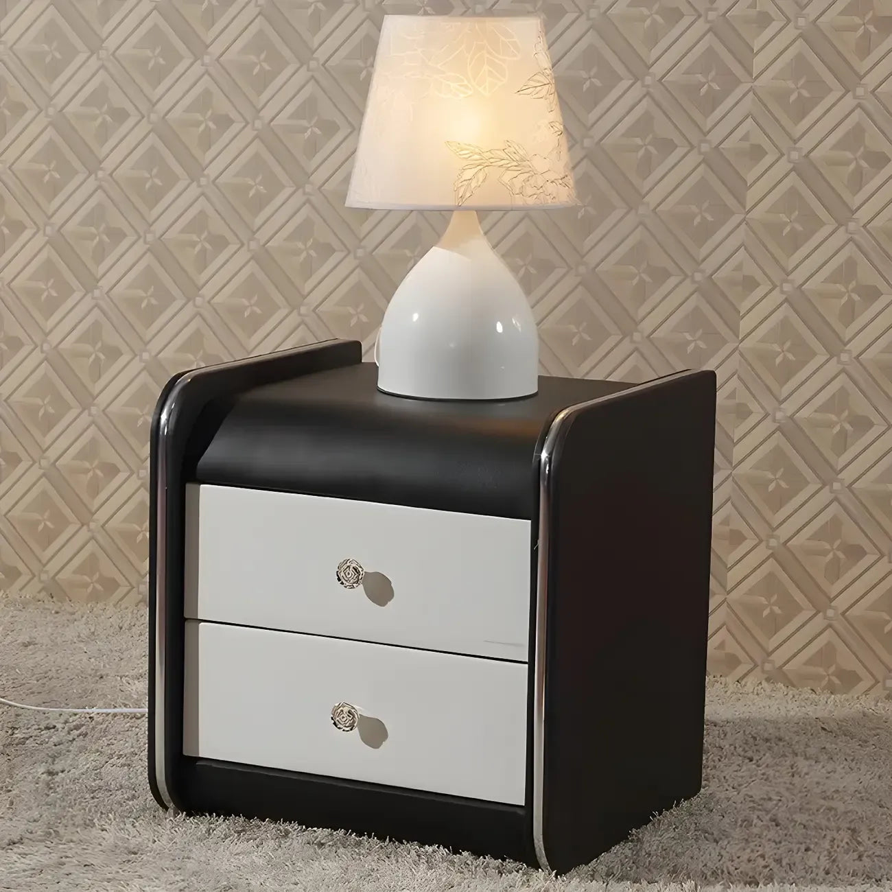 Table de chevet noire luxueuse en bois et cuir brillant, avec 2 tiroirs