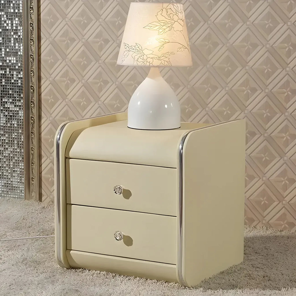 Table de chevet noire luxueuse en bois et cuir brillant, avec 2 tiroirs