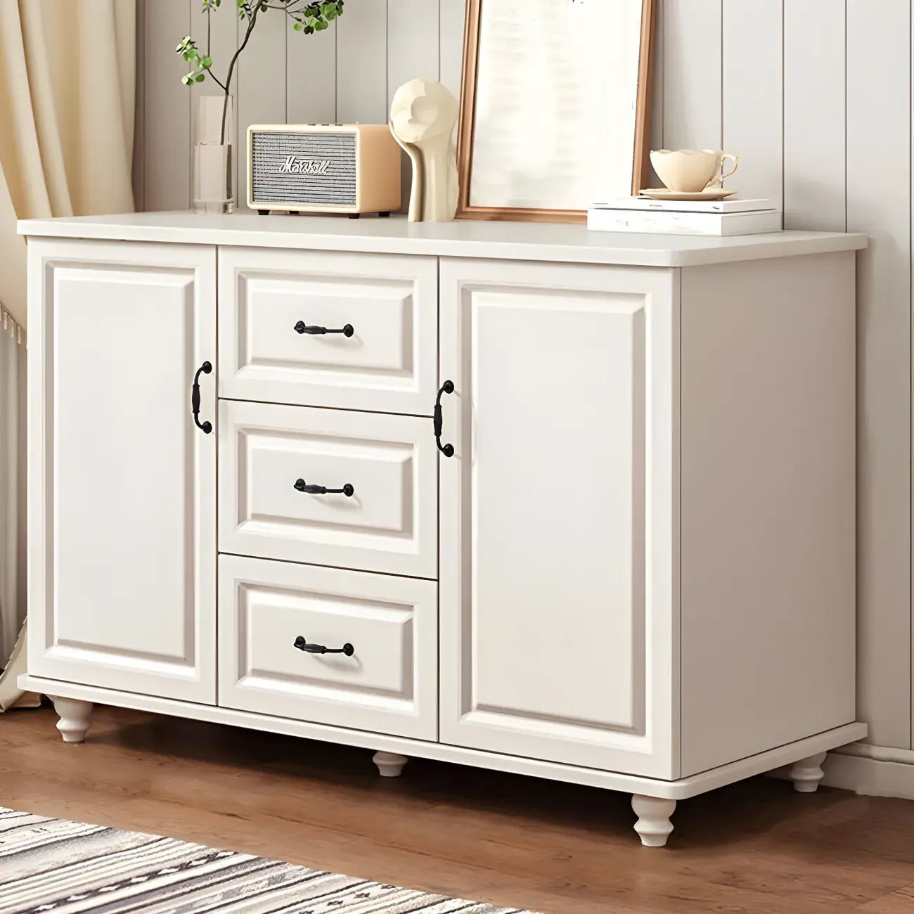 Commode combinée en bois blanc-brun et métal, style classique