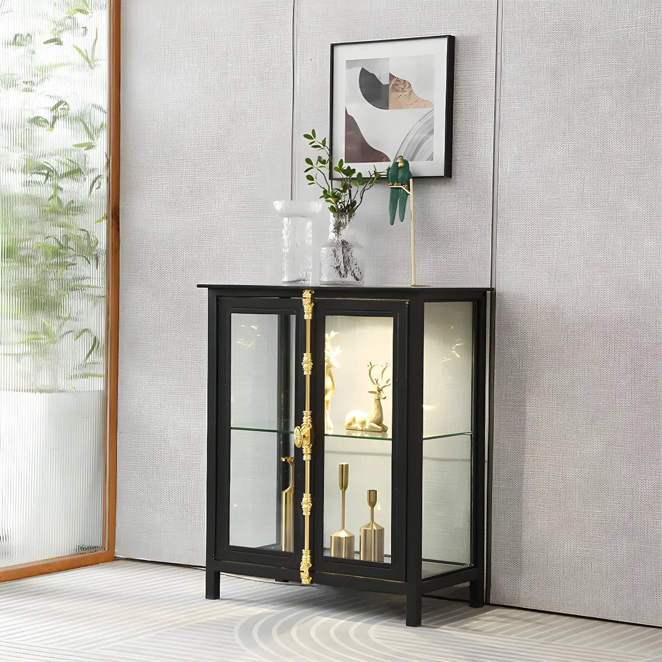 Vitrine lumineuse à étagères en verre et métal noir avec éclairage intégré