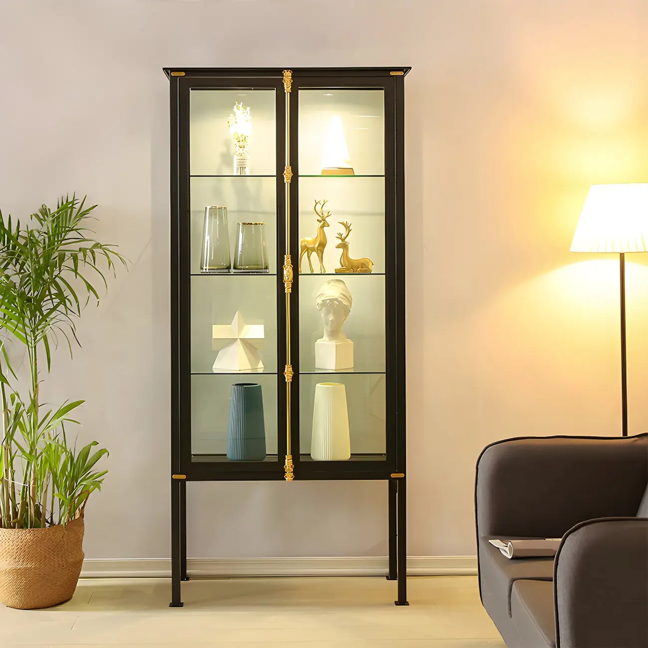 Vitrine lumineuse à étagères en verre et métal noir avec éclairage intégré