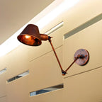 Applique da parete a LED industriale nera orientabile con braccio oscillante