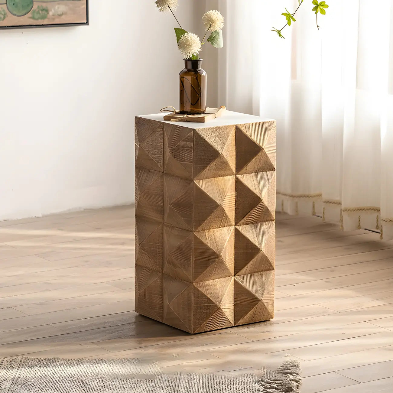 Table d'appoint élégante en bois géométrique