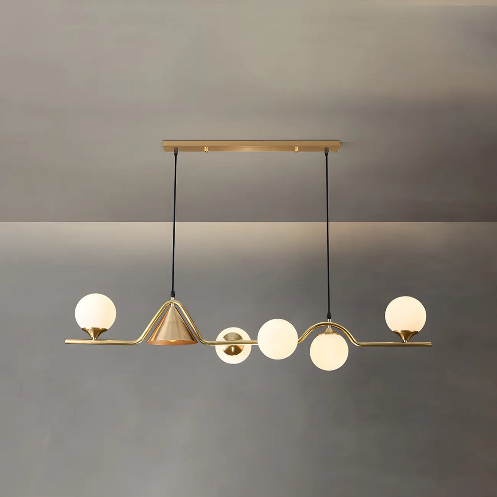Îlot de cuisine moderne avec lustre globe en verre doré