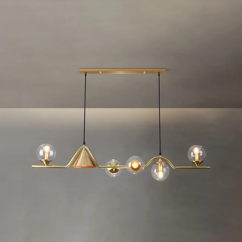 Îlot de cuisine moderne avec lustre globe en verre doré