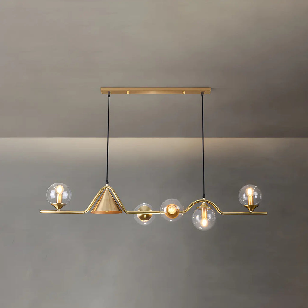 Îlot de cuisine moderne avec lustre globe en verre doré
