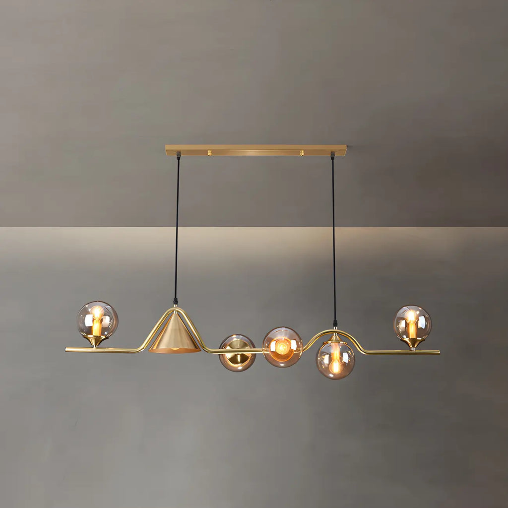 Îlot de cuisine moderne avec lustre globe en verre doré