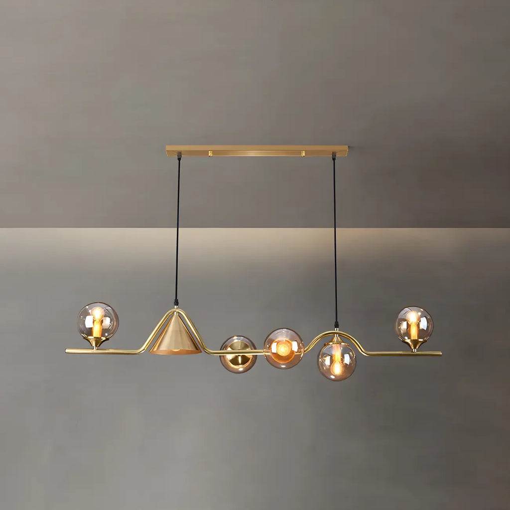 Îlot de cuisine moderne avec lustre globe en verre doré