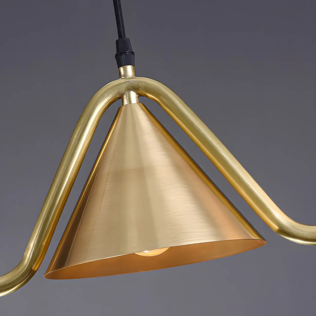 Îlot de cuisine moderne avec lustre globe en verre doré
