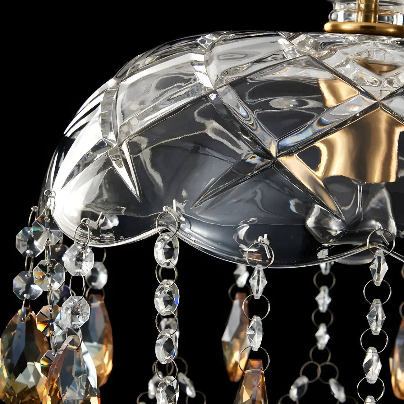 Suspension de luxe en cristal clair sous dôme, hauteur réglable.