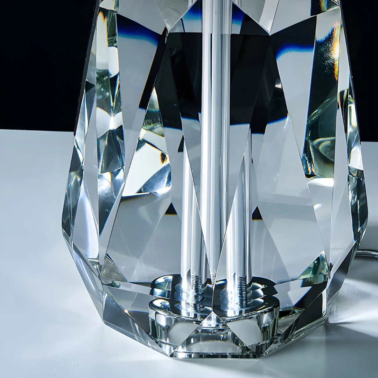 Lampe de table élégante à pied cylindrique en cristal et abat-jour en lin