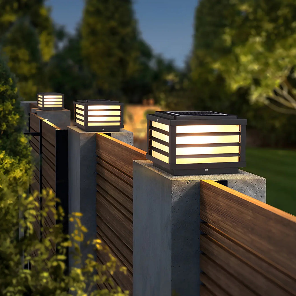 Lampes solaires LED rectangulaires noires pour poteaux extérieurs