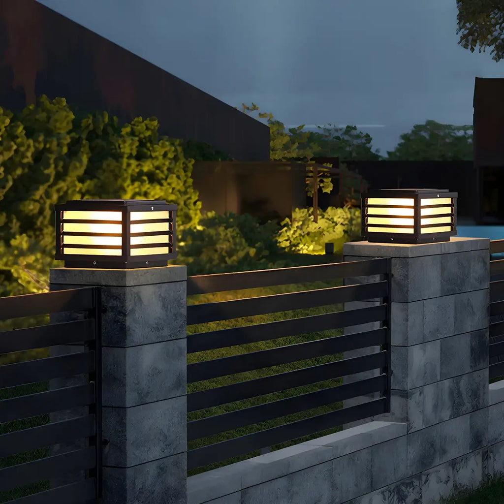 Lampes solaires LED rectangulaires noires pour poteaux extérieurs