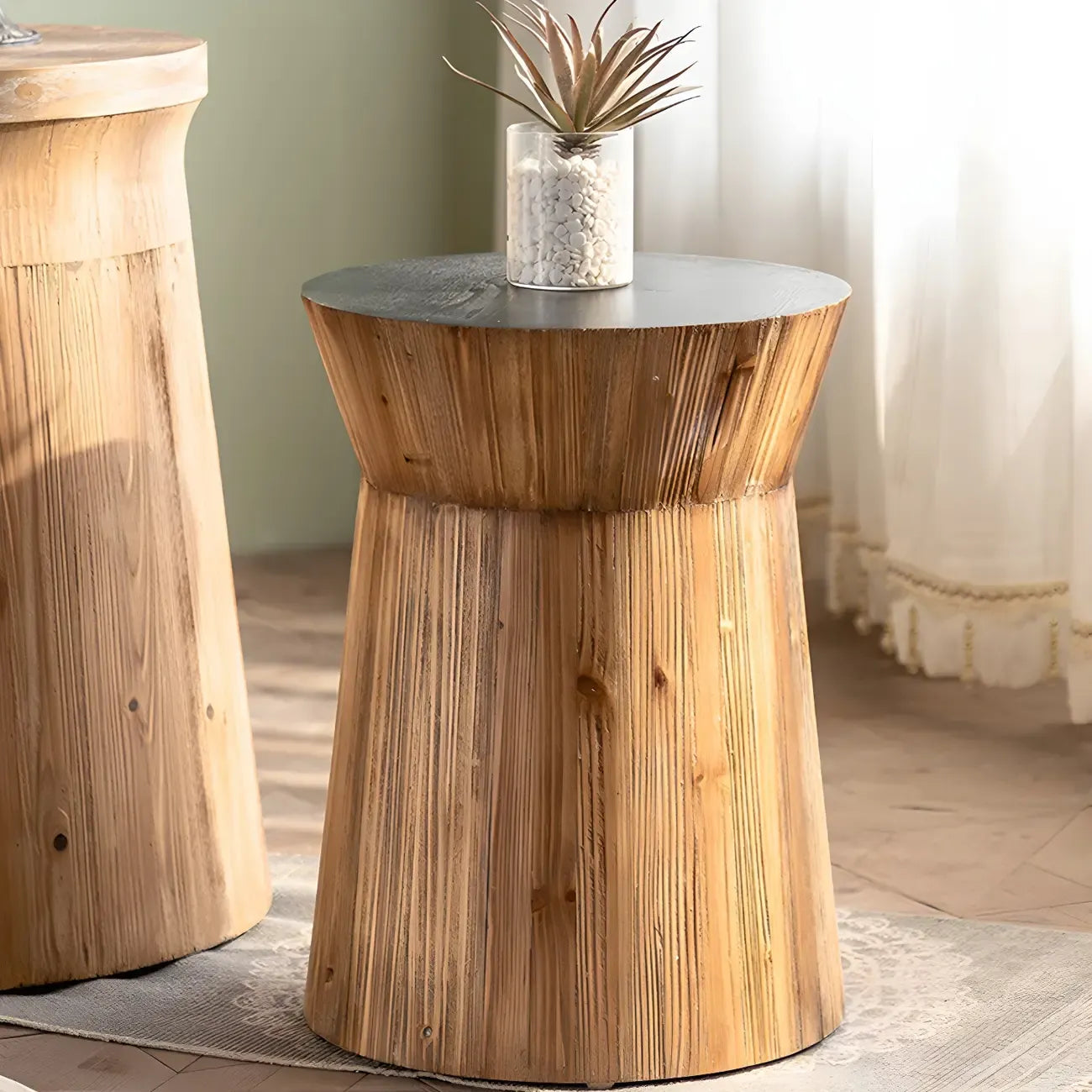 Table d'appoint ronde rustique en bois avec finition naturelle