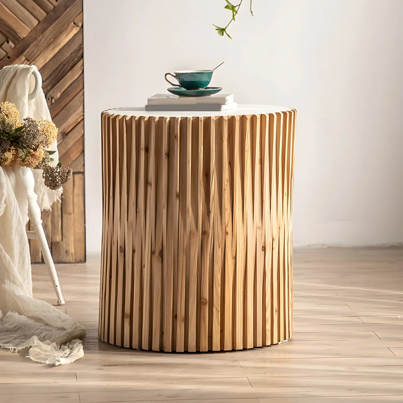 Table d'appoint ronde rustique en bois avec finition naturelle