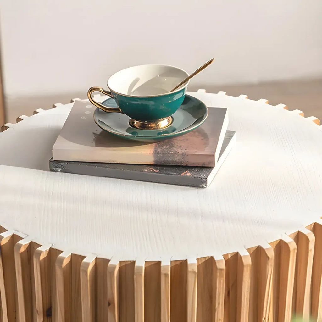 Table d'appoint ronde rustique en bois avec finition naturelle