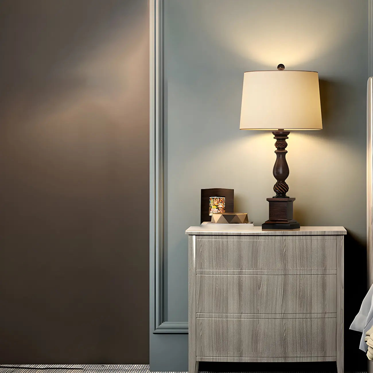 Lampe de table LED traditionnelle en résine brune pour éclairage de chevet