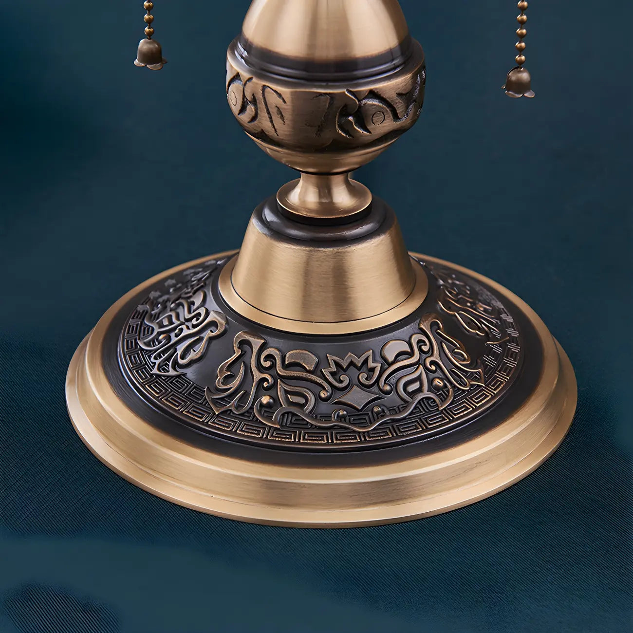 Lampada da tavolo vintage di lusso a forma di cupola in ottone e vetro