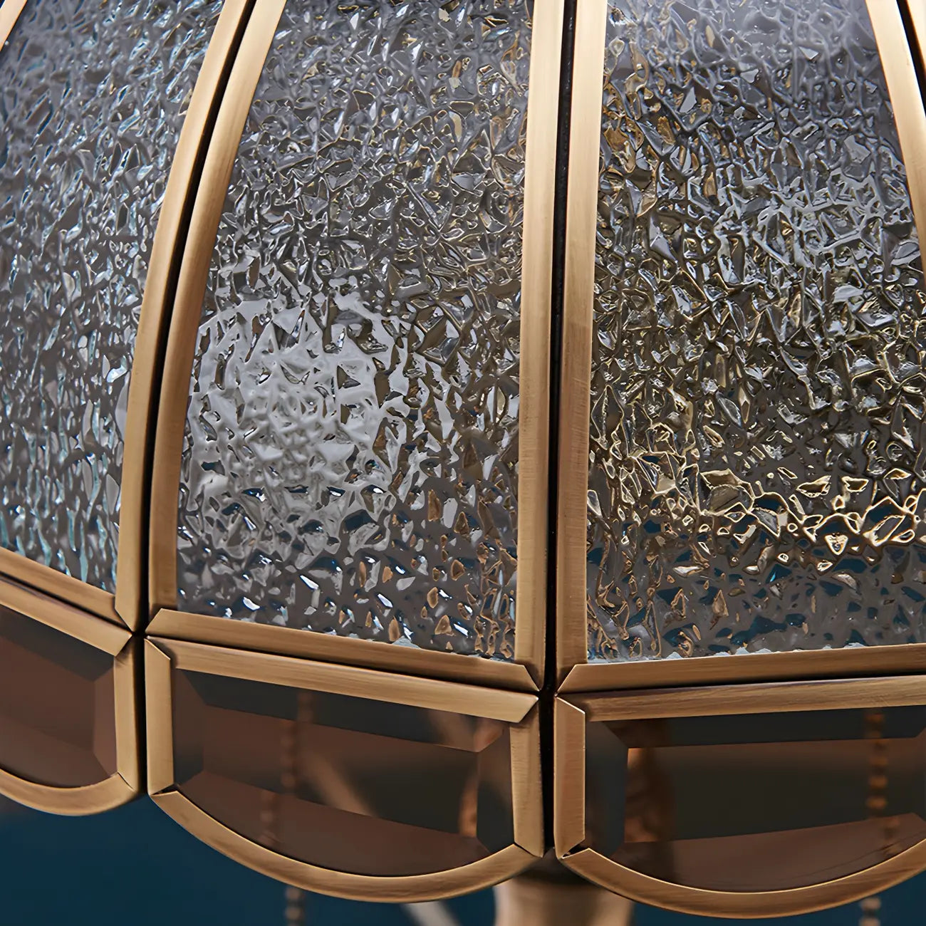 Lampada da tavolo vintage di lusso a forma di cupola in ottone e vetro