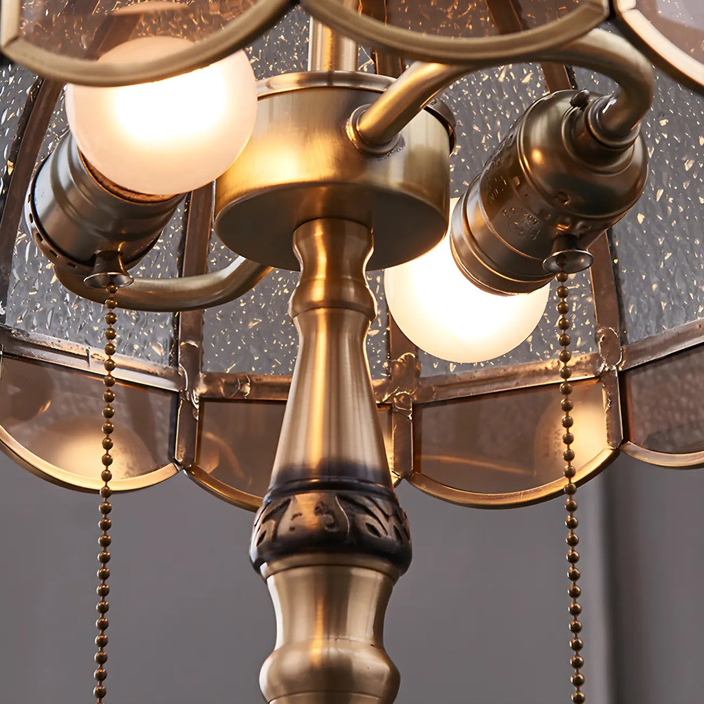 Lampada da tavolo vintage di lusso a forma di cupola in ottone e vetro