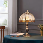 Lampada da tavolo vintage di lusso a forma di cupola in ottone e vetro
