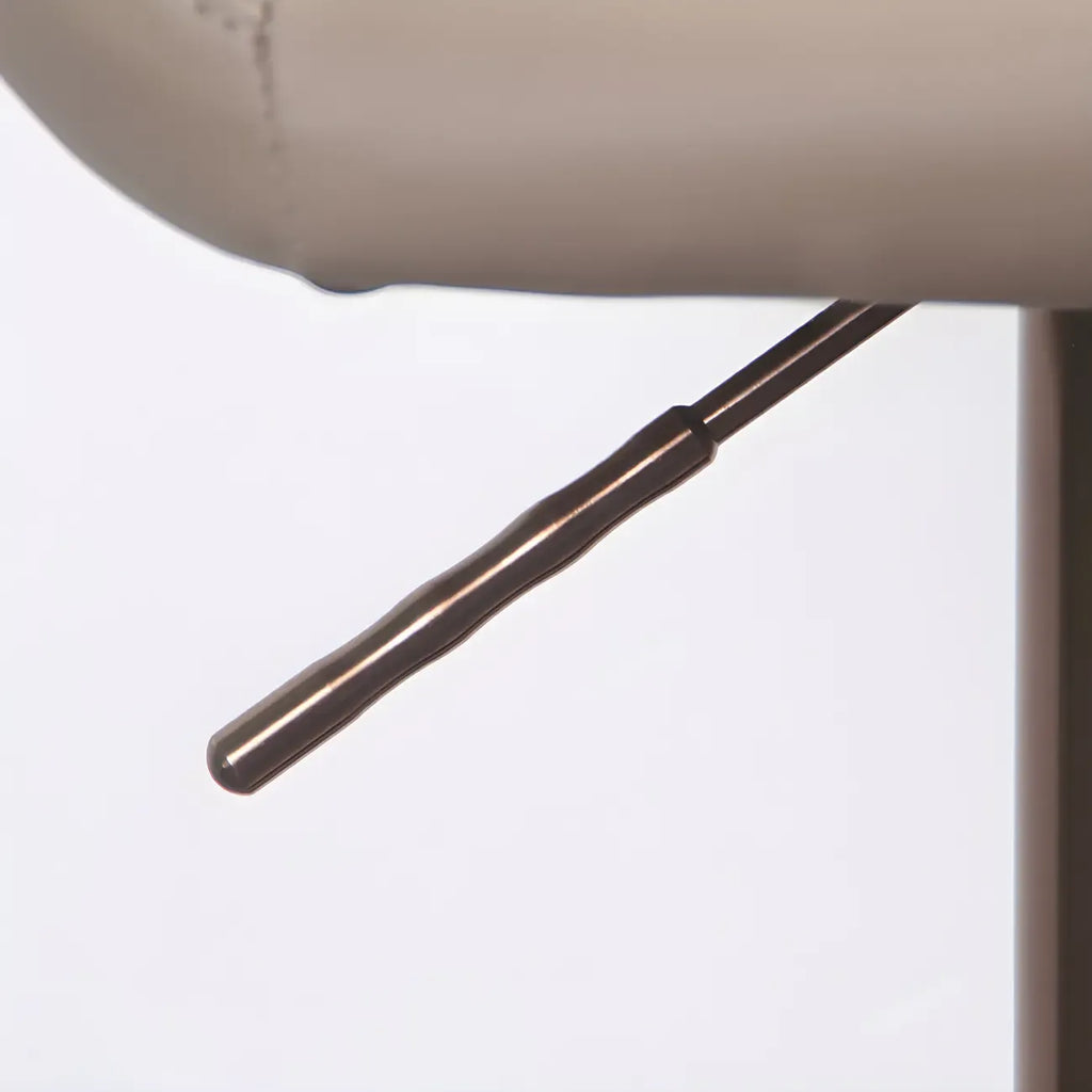 Tabourets de bar pivotants et réglables en métal brillant
