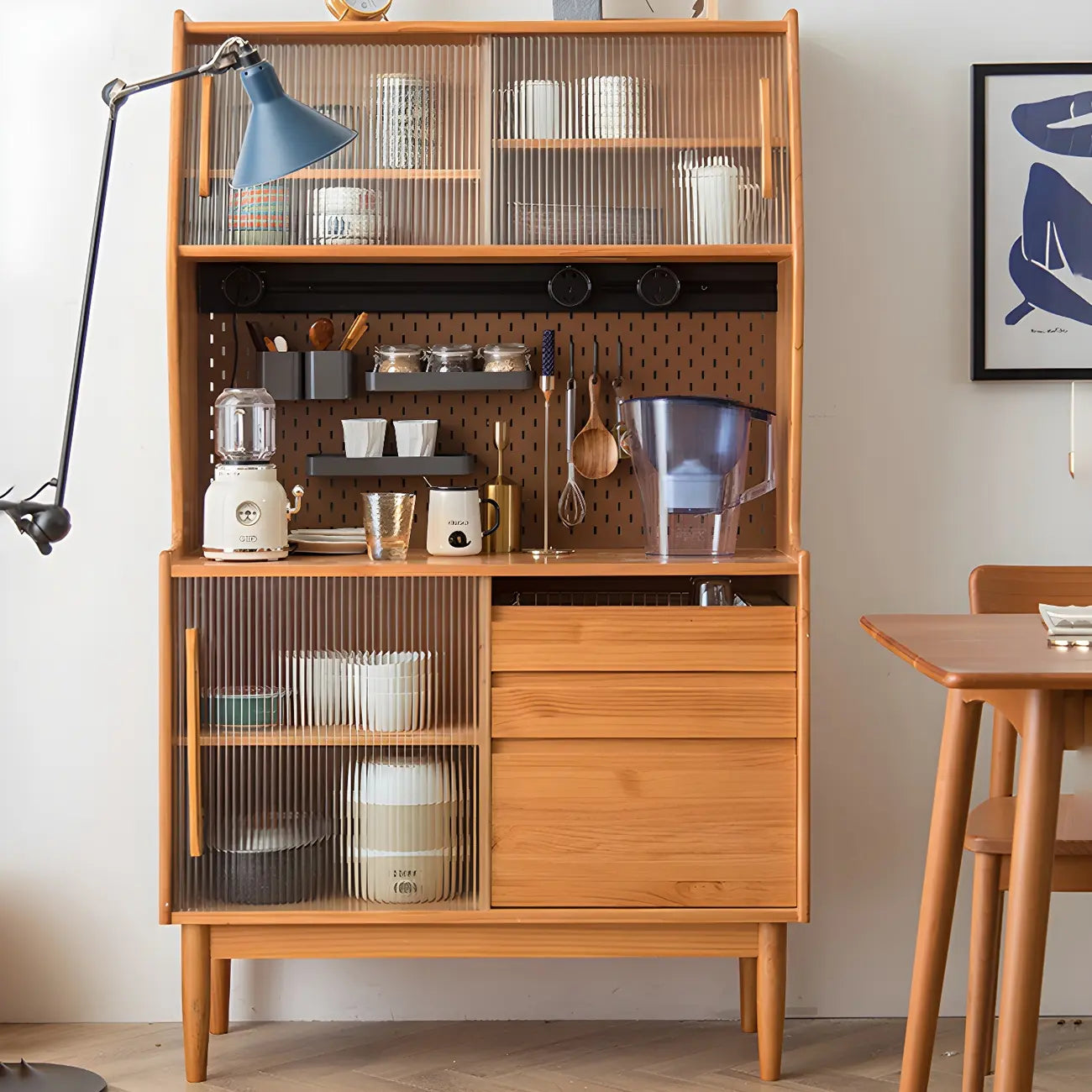 Armoire de rangement en bois de cerisier avec portes vitrées