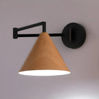 Applique murale à bras articulé en métal noir avec abat-jour en bois