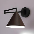Applique murale à bras articulé en métal noir avec abat-jour en bois