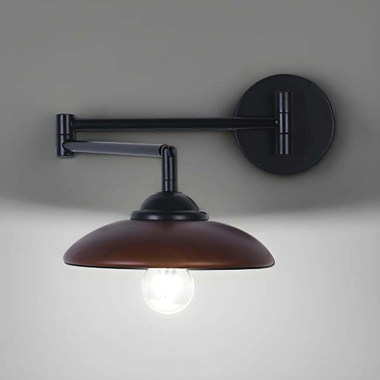 Applique murale à bras articulé en métal noir avec abat-jour en bois