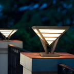 Lampes solaires extérieures pyramidales à support en métal noir