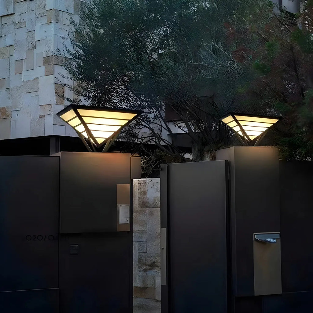 Lampes solaires extérieures pyramidales à support en métal noir