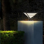 Lampes solaires extérieures pyramidales à support en métal noir
