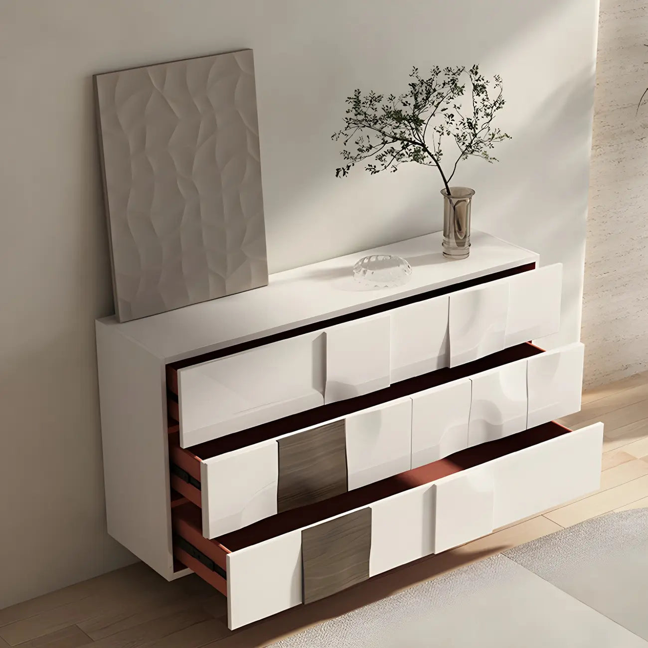 Commode unique en bois blanc à surface irrégulière