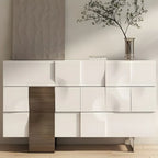Commode unique en bois blanc à surface irrégulière