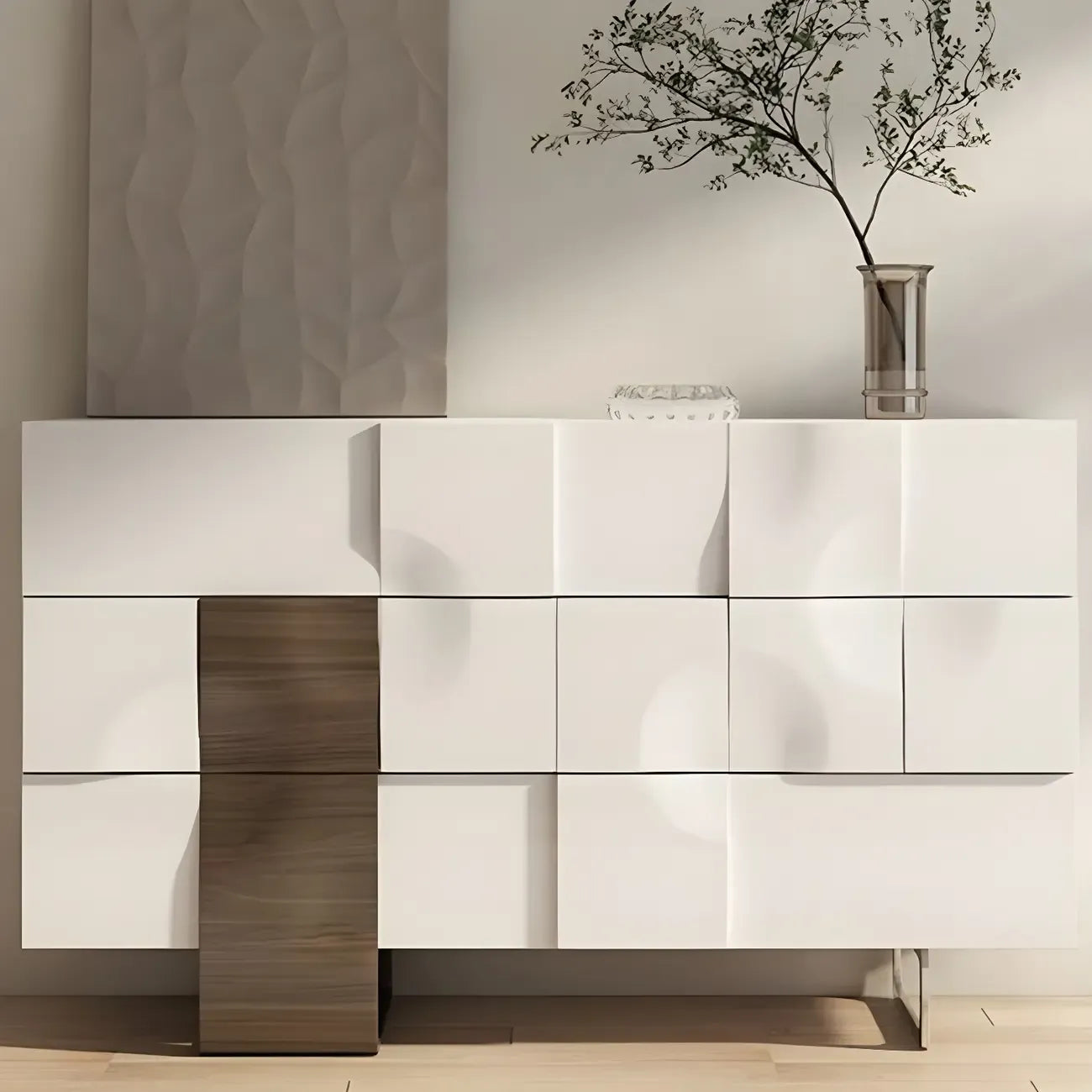 Commode unique en bois blanc à surface irrégulière