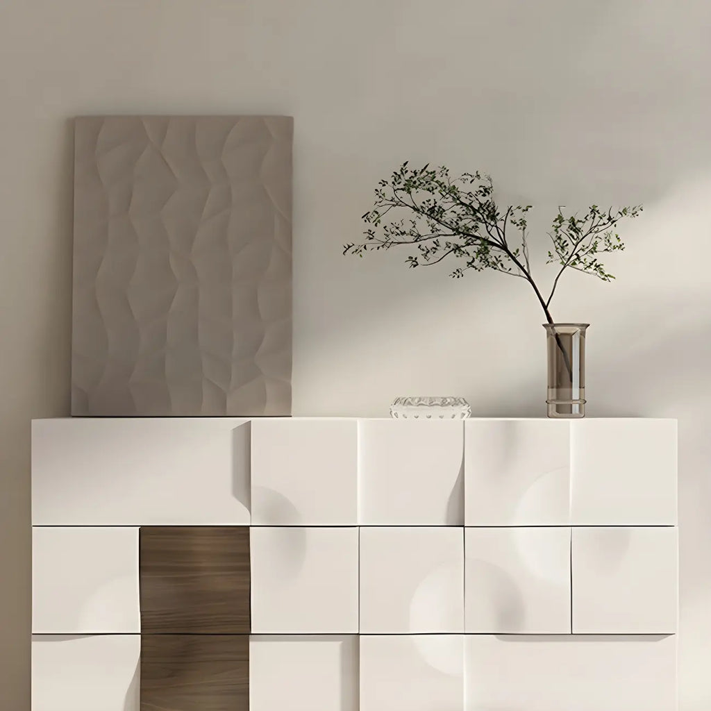 Commode unique en bois blanc à surface irrégulière
