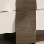 Commode unique en bois blanc à surface irrégulière