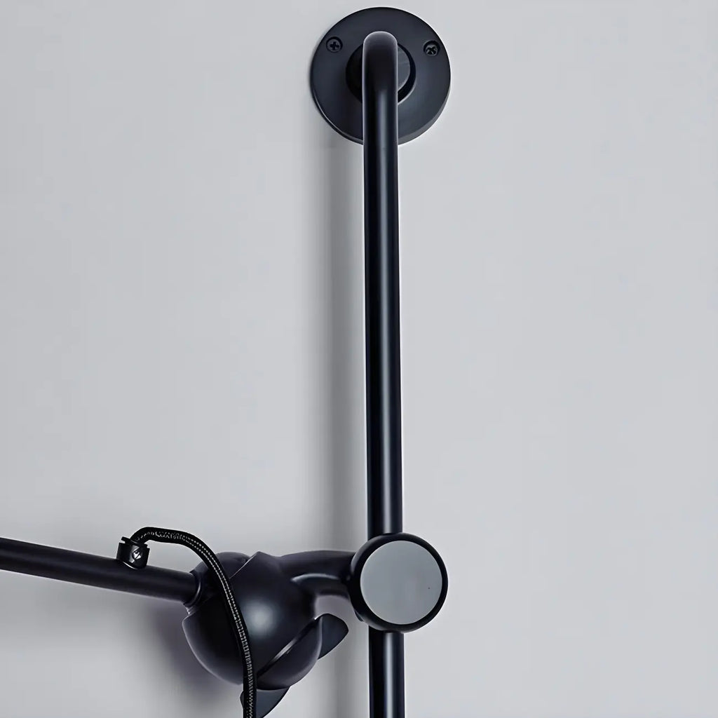 Applique murale moderne en métal noir à bras articulé réglable